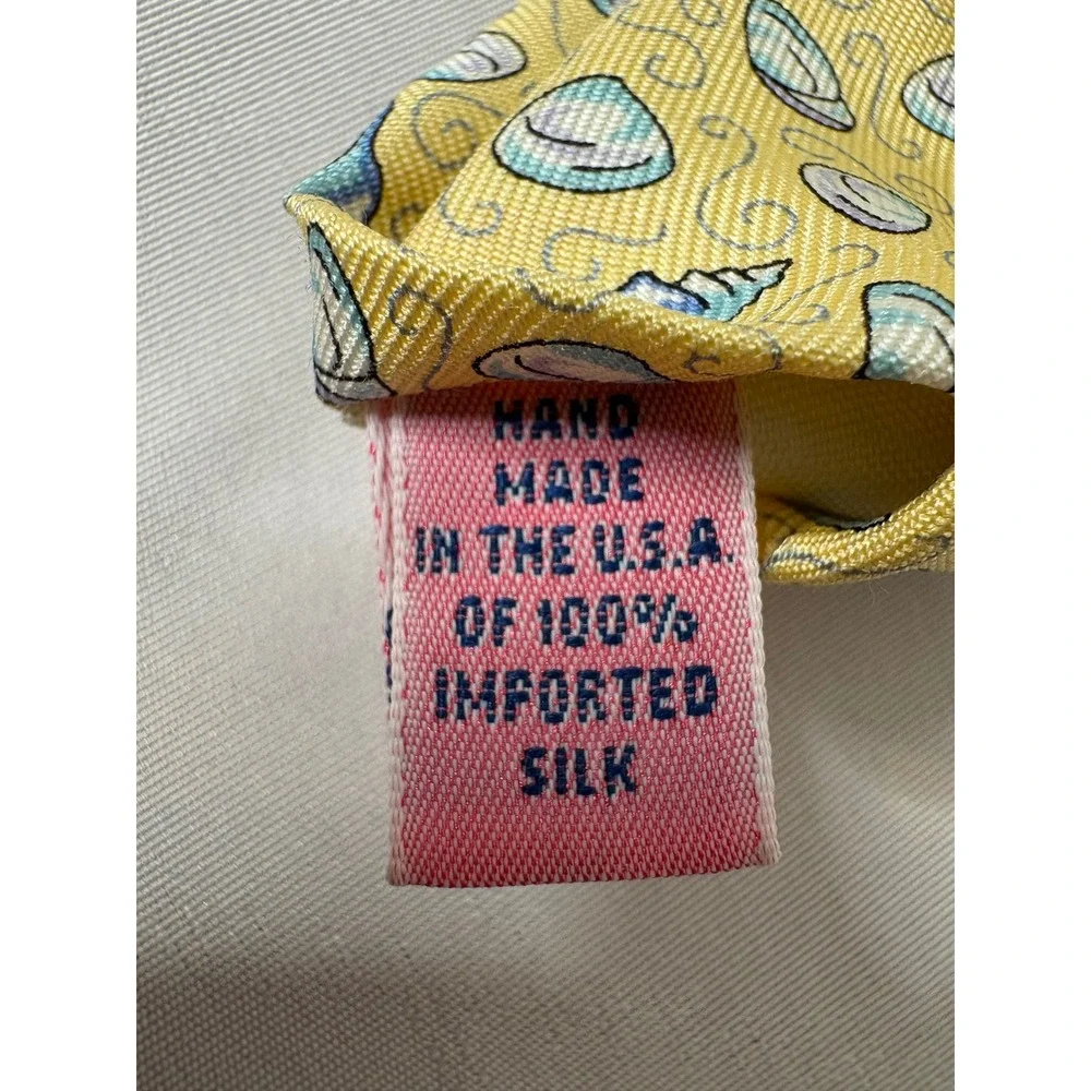 VINEYARD VINES Mens Yellow Seashell 100% Silk Necktie OS Nautical Preppy Classic